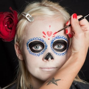 Schminkanleitung für Kinder Dia de los Muertos Bild 7 Dia de los Muertos Make Up Schmink-Anleitung Mädchen (7)