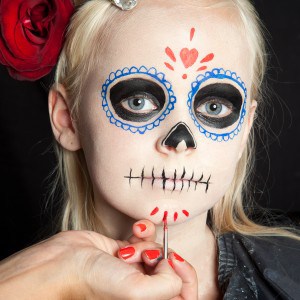 Dia de los Muertos Make Up Schmink-Anleitung Mädchen (9)