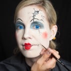 Halloween Make-up Broken-Doll Schminkanleitung-24