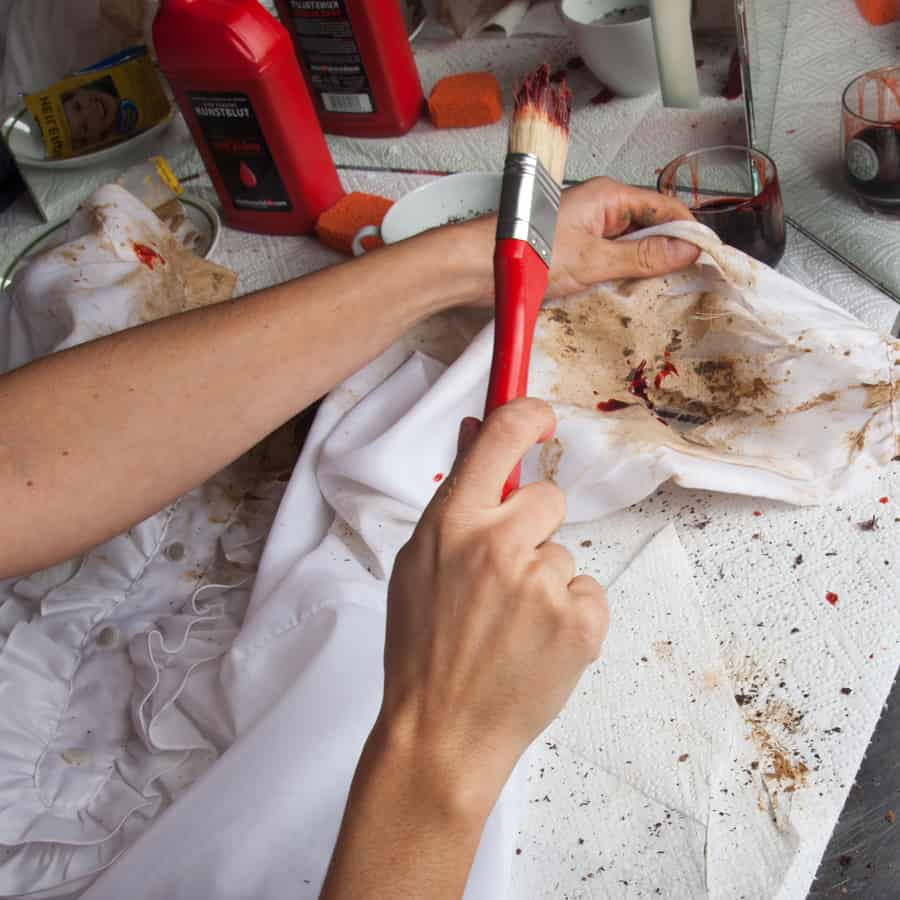 Halloween Schminktipp Zombie Make-up Anleitung 13