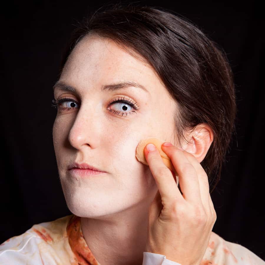 Halloween Schminktipp Zombie Make-up Anleitung 30