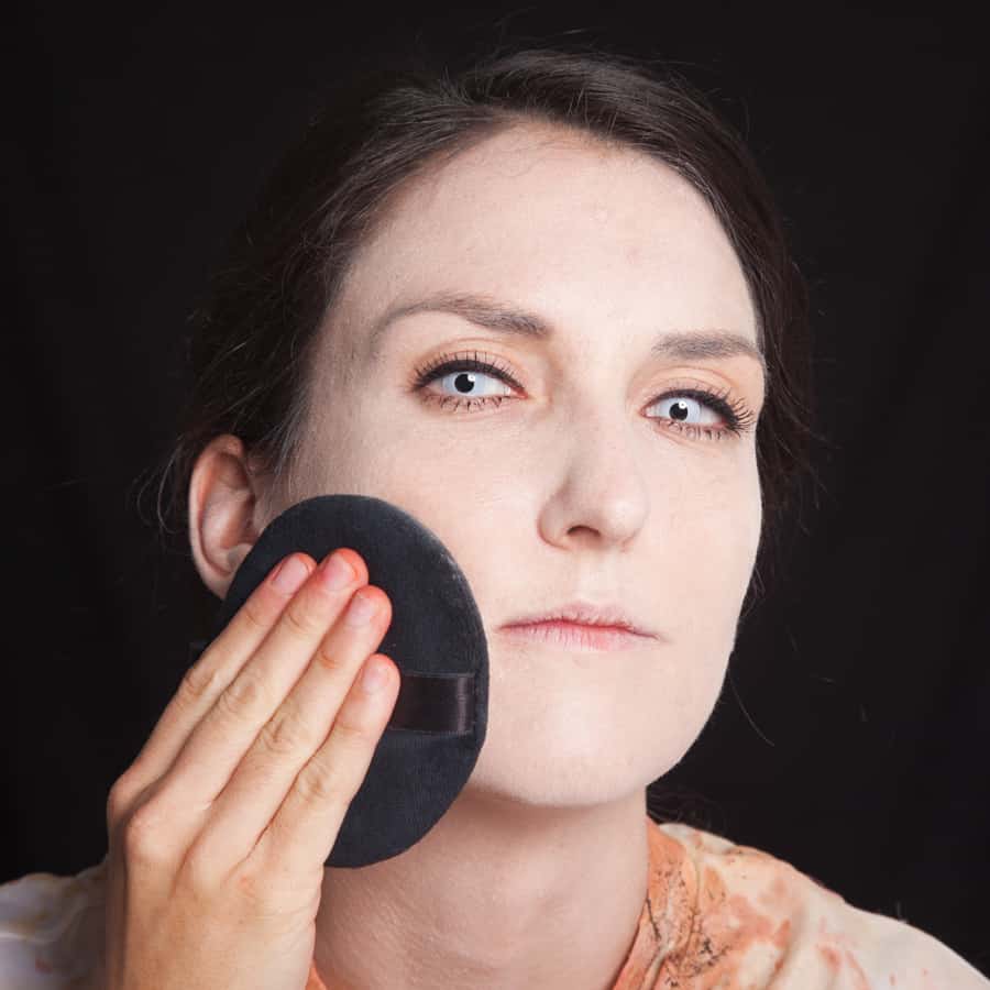 Halloween Schminktipp Zombie Make-up Anleitung 31