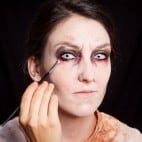 Halloween Schminktipp Zombie Make-up Anleitung 40