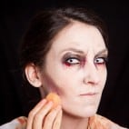 Halloween Schminktipp Zombie Make-up Anleitung 43