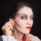 Halloween Schminktipp Zombie Make-up Anleitung 53