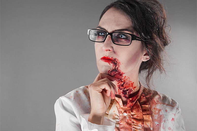 Schritt für Schritt Anleitung zum Zombie schminken Wie schnminke ich mich zum Zombie? Wie zeigen es dir!