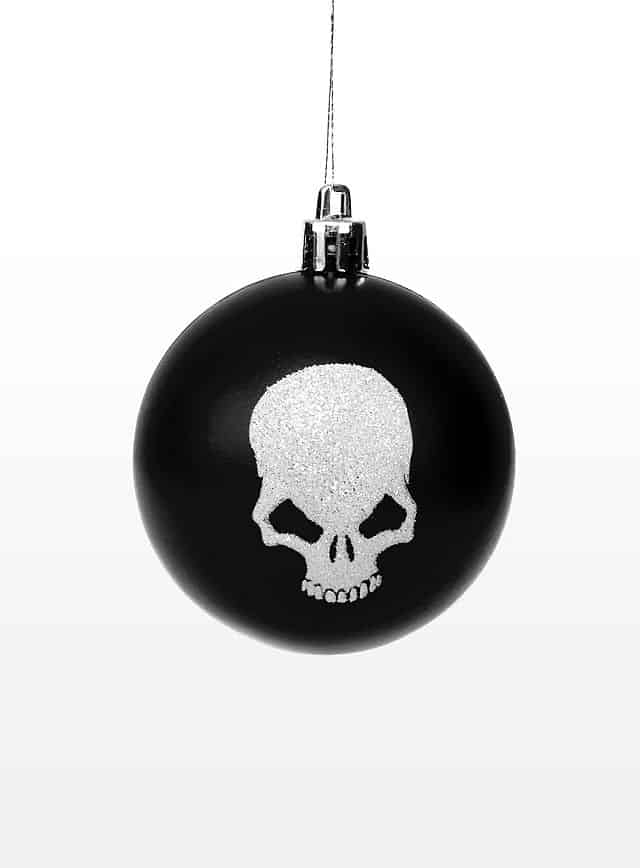 Weihnachtskugel Totenkopf schwarz